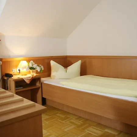 Hotel-gasthof Eberherr Hotel Forstinning